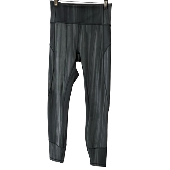 Lululemon In Movement Tight 25" *Everlux
Linear Spray Dye White Deep Ocean 4 - Picture 5 of 15